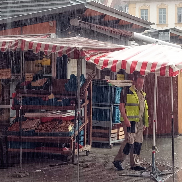 Würzburg Markt im Regen